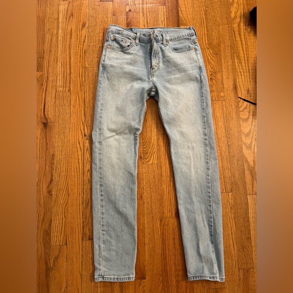 Light wash Levi slim fit jeans